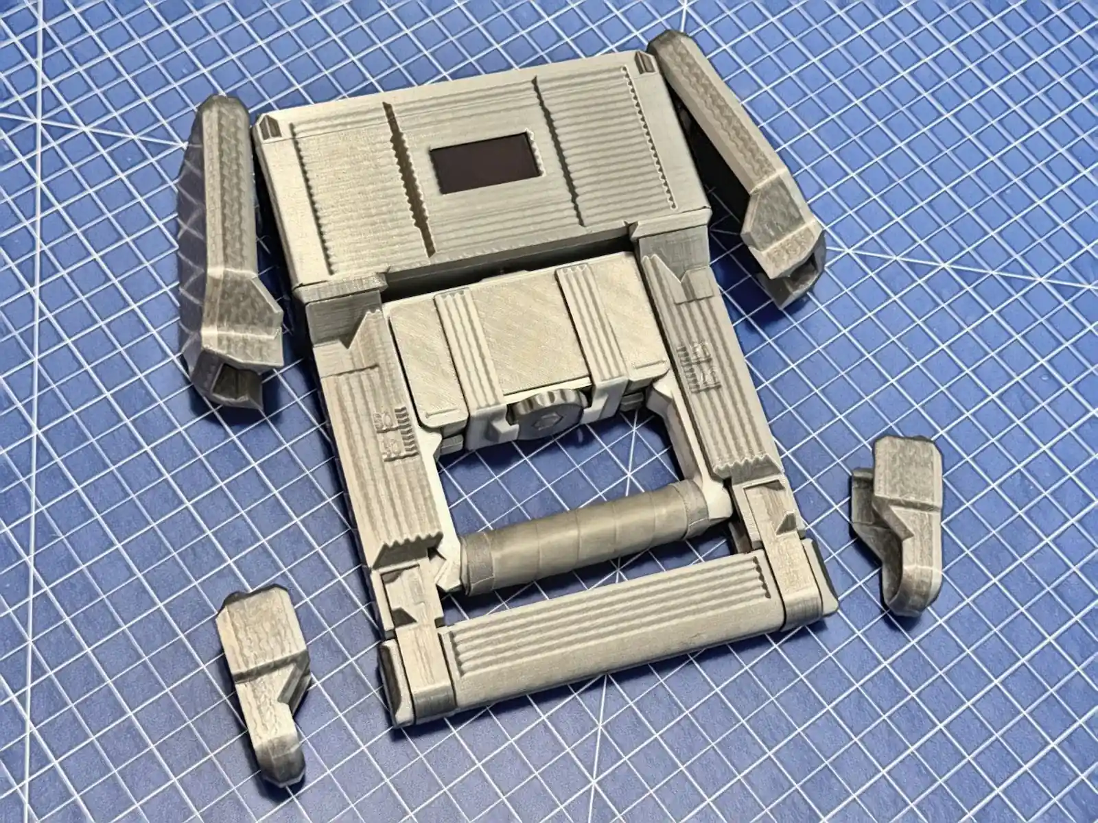 Dexdia GX with its protective TPU bumpers partially removed